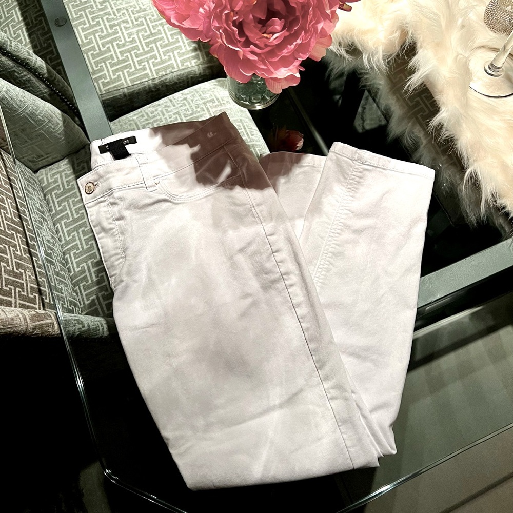 White House Black Market White Skinny Jeans ✨